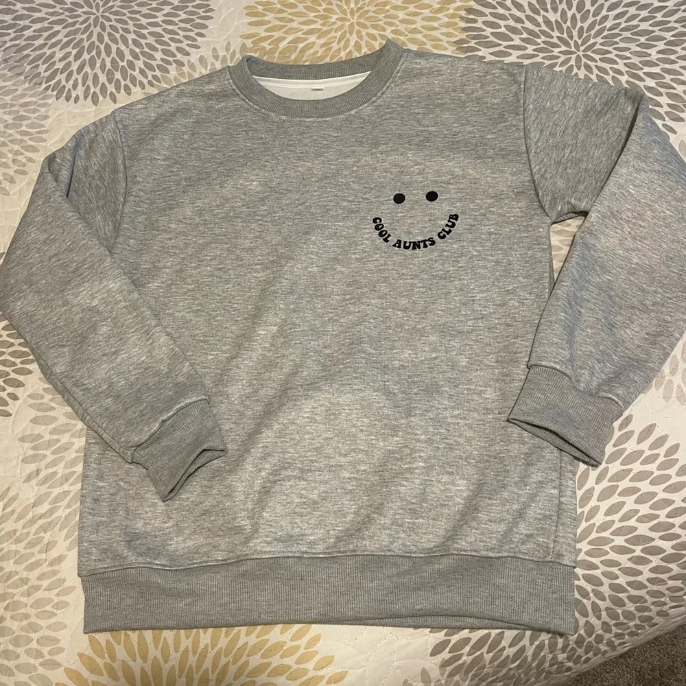 Cool Aunts Club Sweatshirt size M.  New Without Tags! - Picture 4 of 5